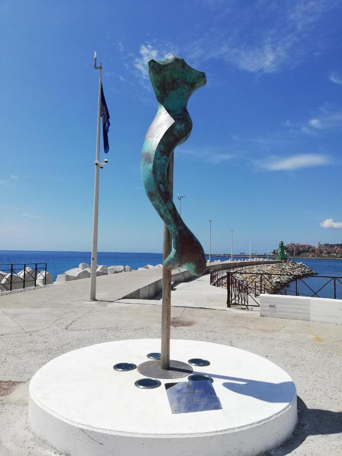 La Torretta Di Piero Con Terrazzi E Parcheggio Privato Citra Zero Zero Ottanta 31Lst0282 Apartment อิมเปรีอา ภายนอก รูปภาพ